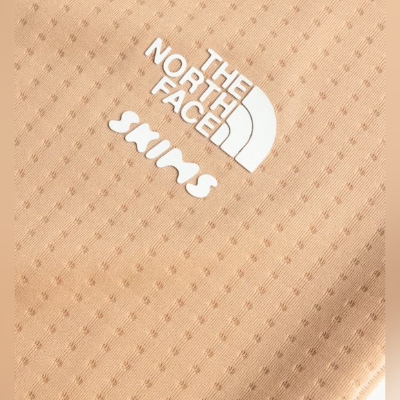 NWT SKIMS X NORTH FACE W DOT TIGHT
COLOR OCHRE
SIZE MEDIUM/REGULAR - Picture 3 of 9